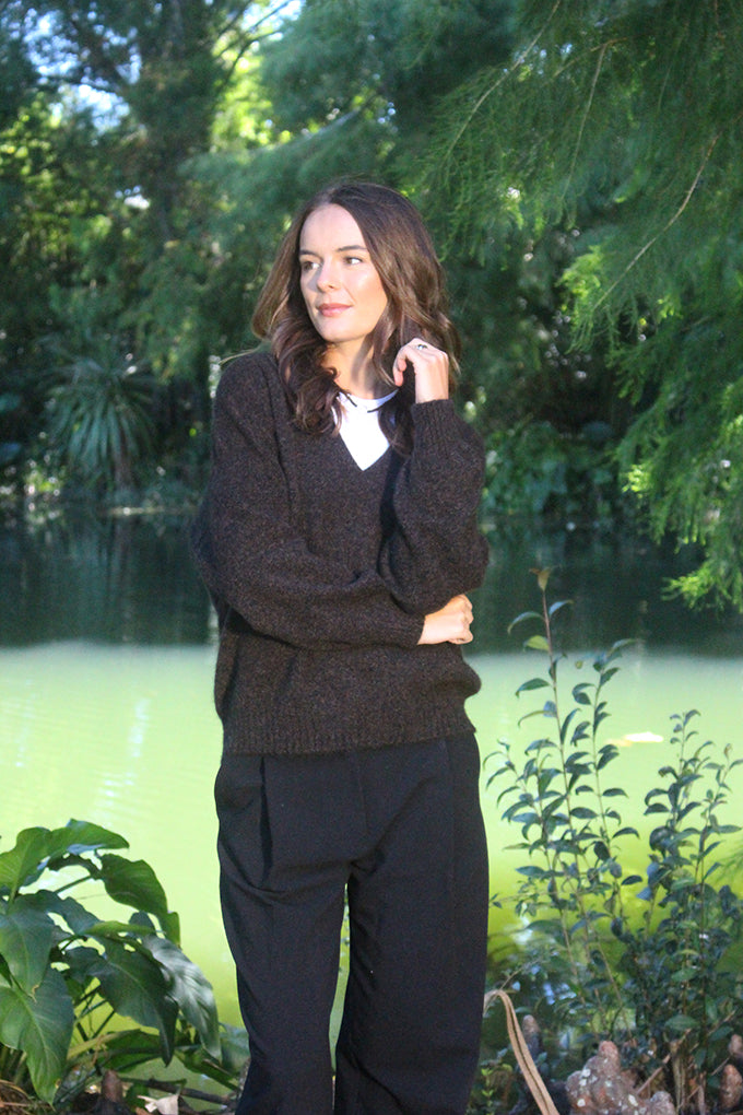 Possum Merino Cavern V Neck Jumper [9789]