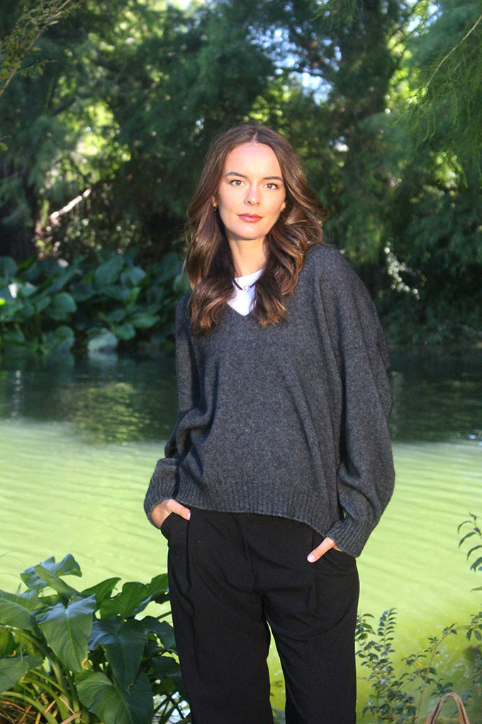 Possum Merino Cavern V Neck Jumper [9789]